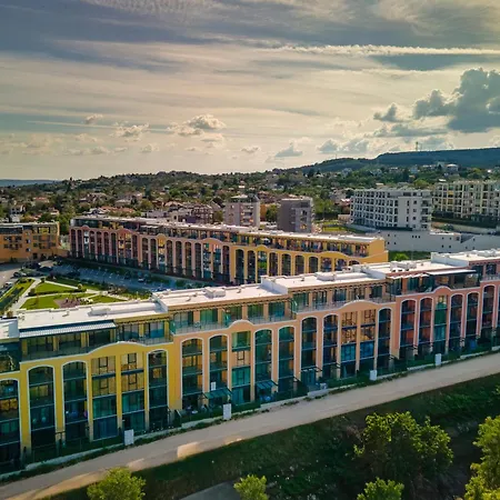 In Bella With Free Parking Apartment